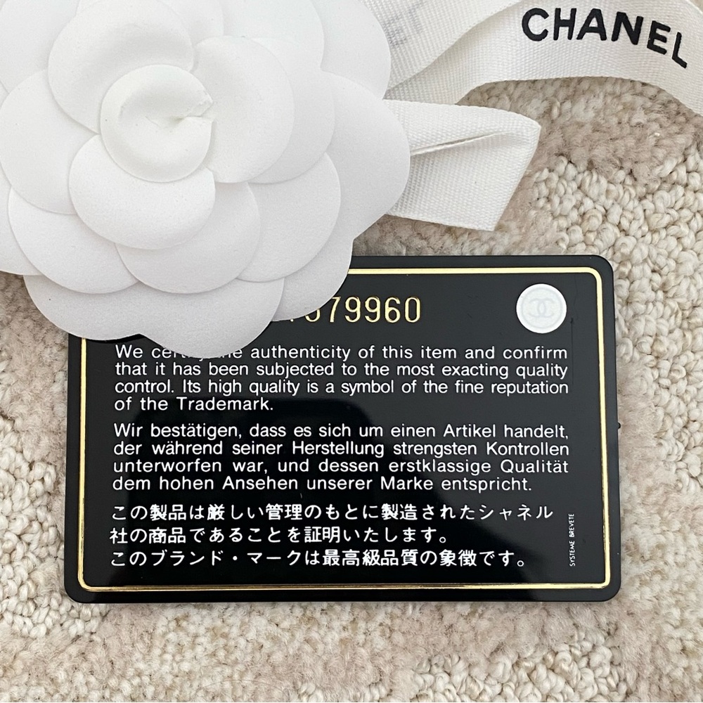 CHANEL🍒Red Quilted Trifold wallet with Gold Accent - Picture 7 of 16